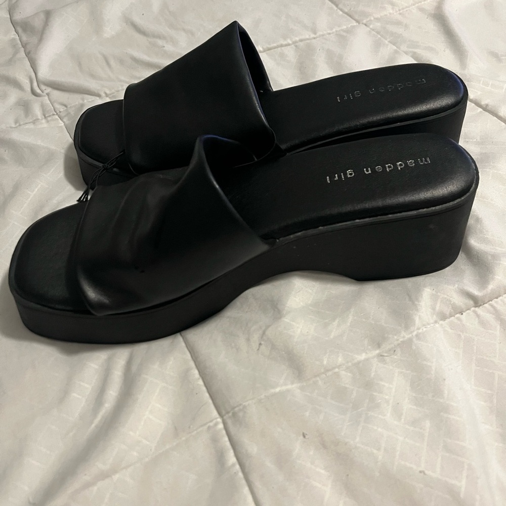 New Madden Girl RAAVE Black Platform Slides
No offers